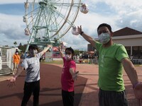 「東野・岡村の旅猿19 プライベートでごめんなさい…バカリズムおすすめ 福岡県の旅 プレミアム完全版」より。