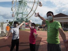 「東野・岡村の旅猿19 プライベートでごめんなさい…バカリズムおすすめ 福岡県の旅 プレミアム完全版」より。