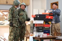 （左から）バイきんぐ小峠、サンドウィッチマン伊達、かまいたち山内。(c)フジテレビ