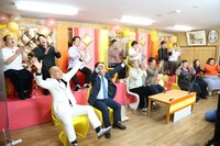 「いきなり日本を笑わせろ！」のワンシーン。(c)フジテレビ