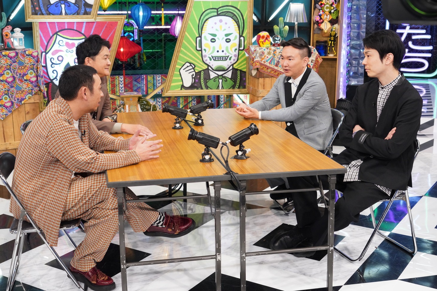 左から千鳥、かまいたち。(c)日本テレビ
