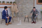 インタビューを受ける爆笑問題・太田（右）。