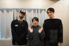 左から清水尋也、さすらいラビー。