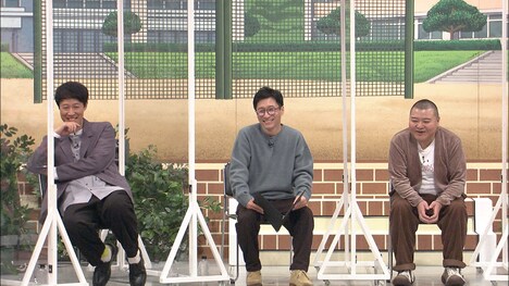 女子会の行方を見守る(左から)小籔千豊、すっちー、川畑泰史。