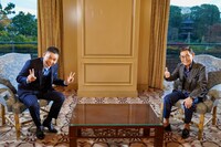 左から爆笑問題・太田、加藤茶。