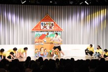 紙相撲のように地面を叩かれるとそのたびに小さく跳ねるもう中学生。