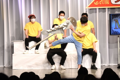 MVPを獲得し、副賞としておなじみの「車のキー」ならぬ「自転車のガチャンとやる部分」を贈られた佐久間一行。