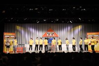 エンディングで、ダーティな雰囲気のヒップホップミュージックに体を揺らす一同。