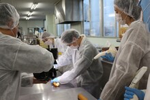 「霜降り明星のあてみなげ」より。(c)静岡朝日テレビ