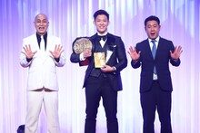 左から錦鯉・長谷川、野杁正明、錦鯉・渡辺。