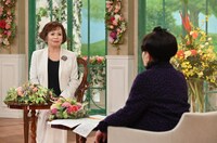 （左から）上沼恵美子、黒柳徹子。(c)テレビ朝日