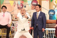 錦鯉とマヂカルラブリー村上（左）。(c)フジテレビ