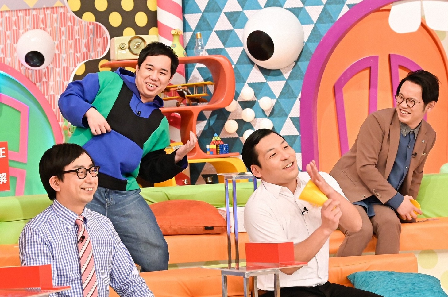 （左から）おいでやす小田、霜降り明星せいや、インディアンス。(c)TBS