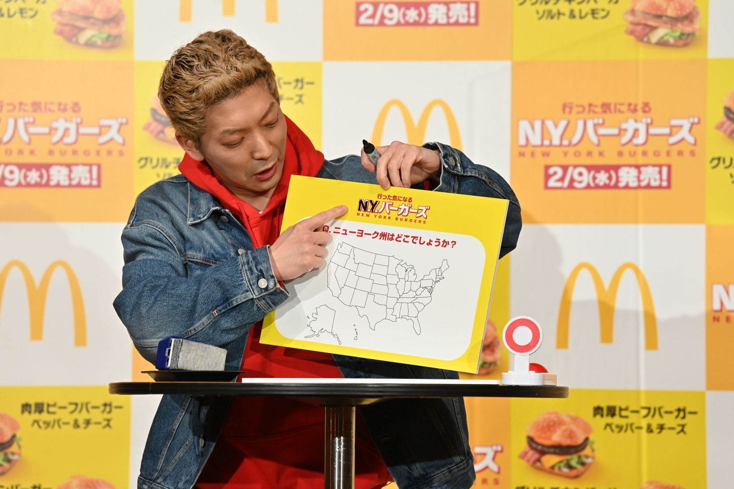 クイズに挑戦するニューヨーク嶋佐。