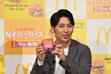 新商品を試食するニューヨーク屋敷。