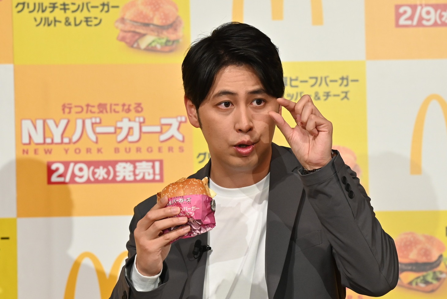 新商品を試食するニューヨーク屋敷。