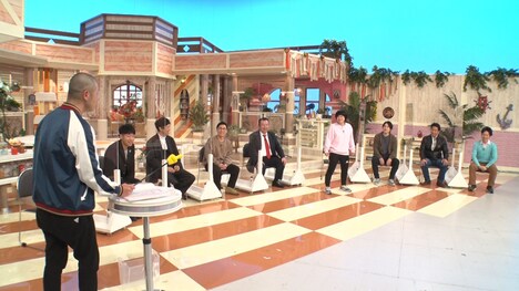 アキナ山名がMCを担当する「よしもと新喜劇NEXT」。