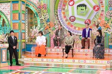 左から浜田雅功、渡辺満里奈、笑い飯・西田、安藤美姫、笑い飯・哲夫、柏木由紀。