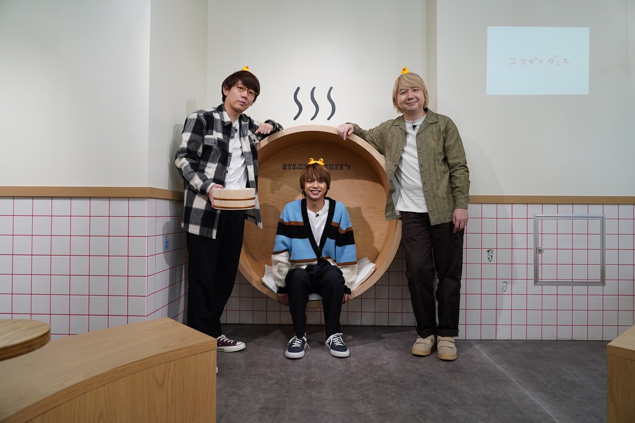 三四郎＆佐藤勝利が熱海旅へ、レトロな駄菓子屋で大盛り上がり