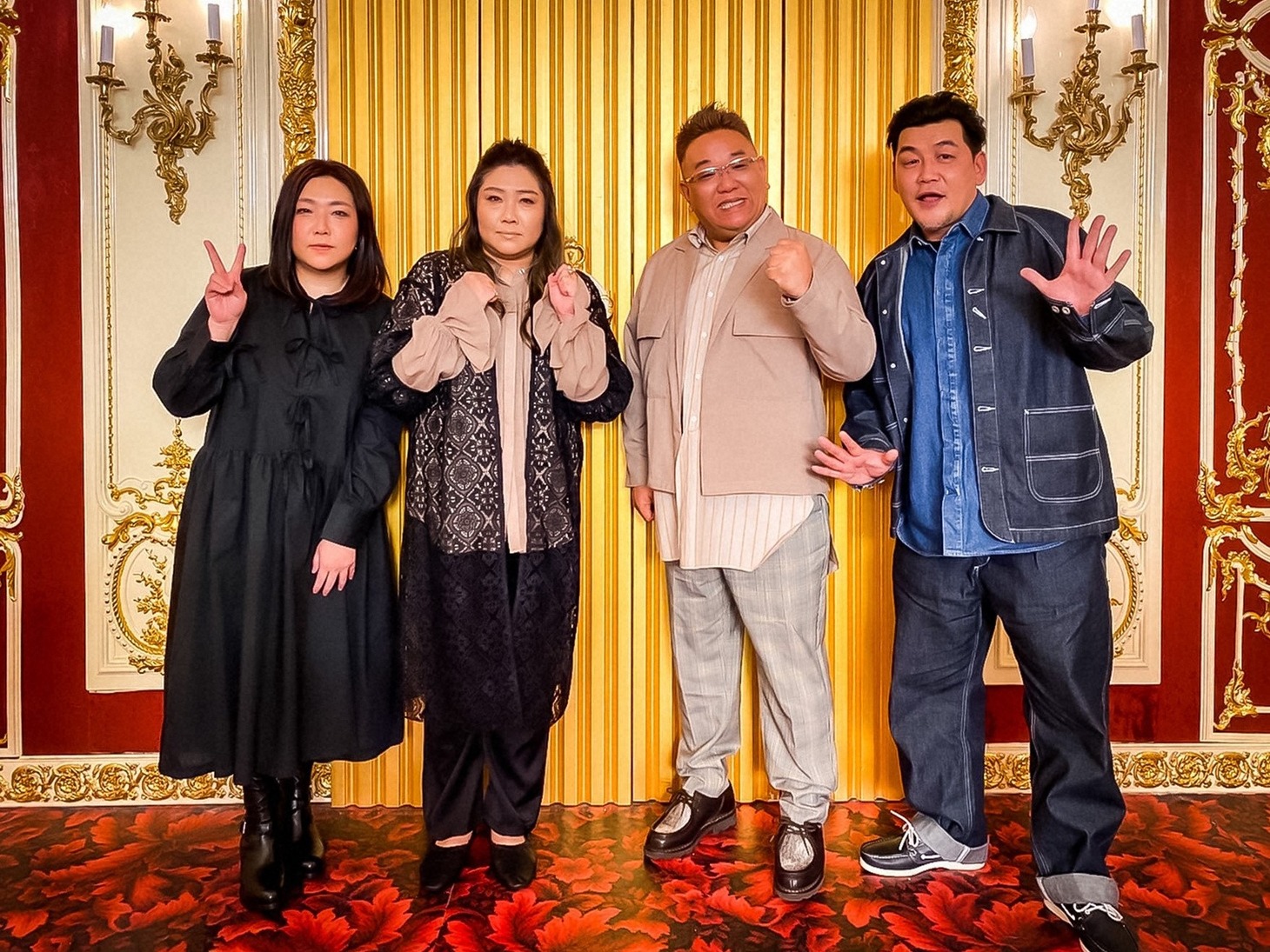 「やすとものいたって真剣です」に出演する（左から）海原やすよ ともこ、サンドウィッチマン。(c)ABCテレビ