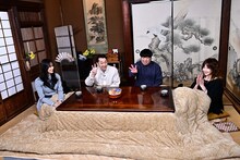 （左から）佐々木久美、バナナマン、YOU。(c)HBC