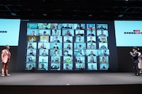 間寛平の吉本新喜劇ゼネラルマネージャー就任会見の様子。