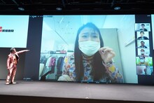 間寛平の吉本新喜劇ゼネラルマネージャー就任会見の様子。