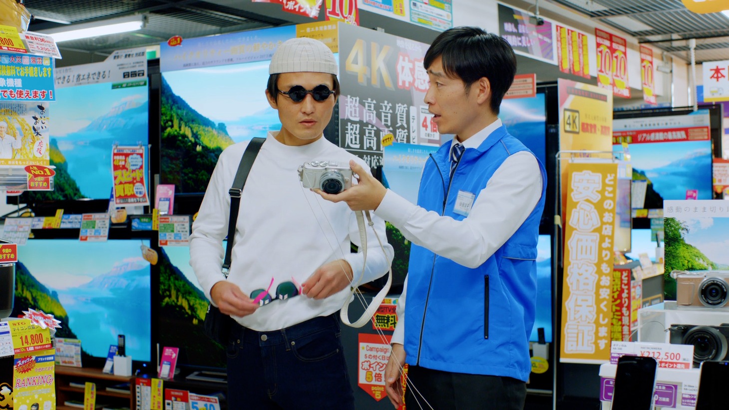 ジャルジャルが出演したIndeedのCMより。