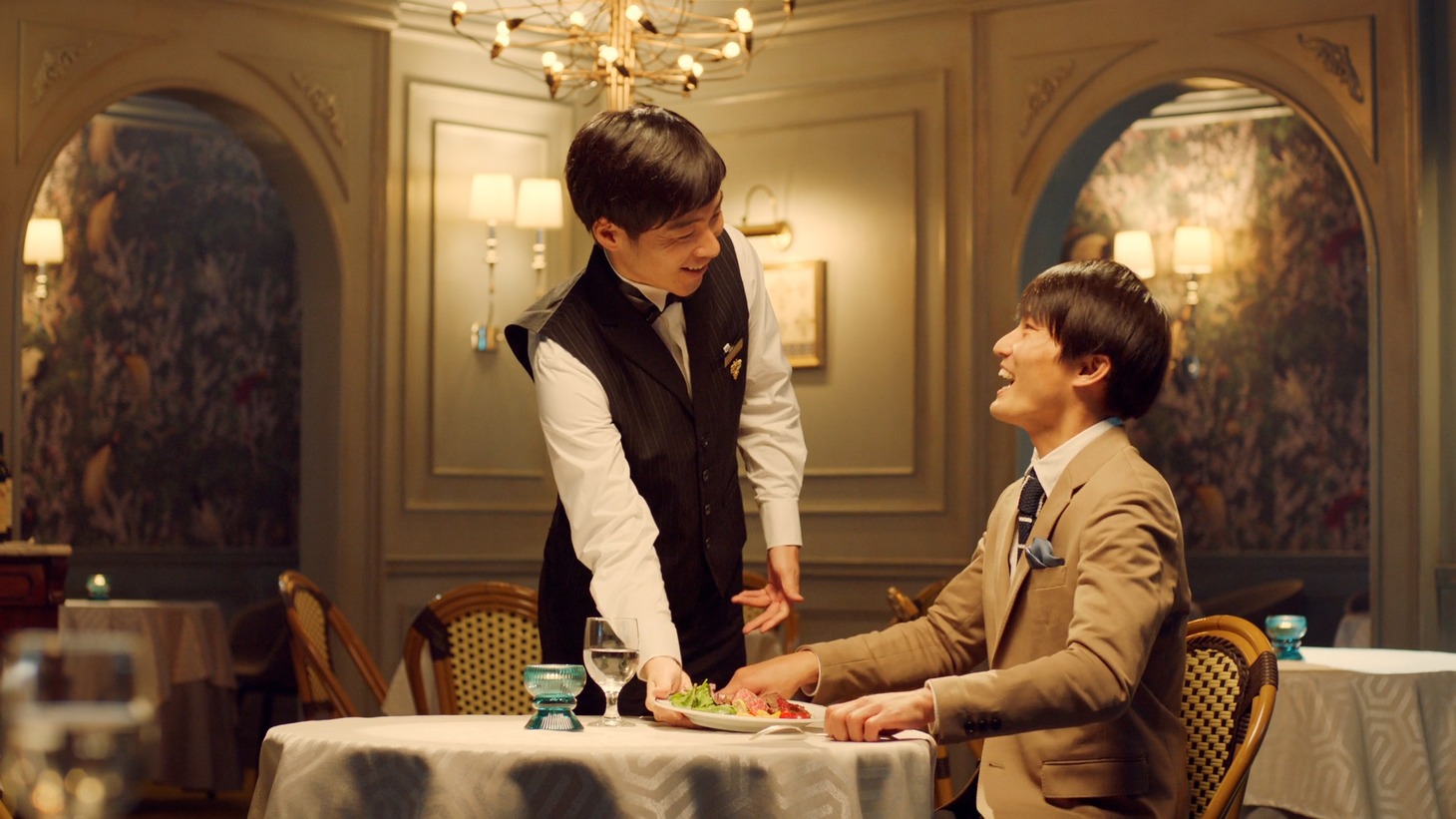 ジャルジャルが出演したIndeedのCMより。