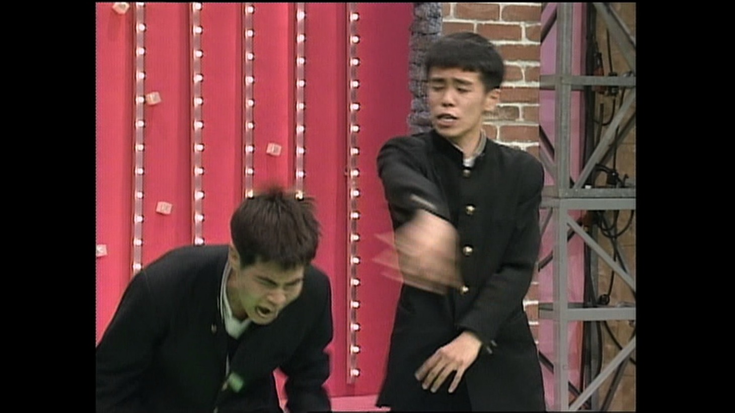 1994年、UHBのオーディション番組に出演する当時高校3年生のタカアンドトシ。(c)UHB/YOSHIMOTO KOGYO