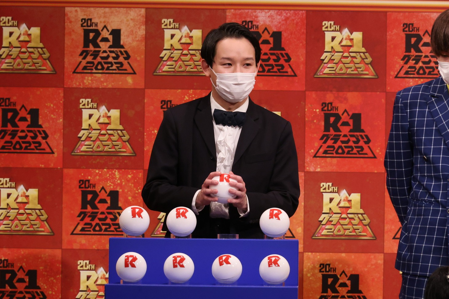 ネタ順の抽選に臨むkento fukaya。(c)関西テレビ