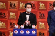 ネタ順の抽選に臨むkento fukaya。(c)関西テレビ