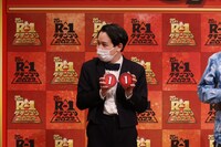 ネタ順の1番を引くkento fukaya。(c)関西テレビ