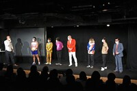 「ノーセンスユニークボケ王決定戦」のオープニングより。