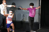 「ノーセンスユニークボケ王決定戦」のオープニングより。