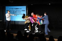 超新塾になりきる一同。