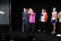 流れ星☆ちゅうえいの「揉め揉めネッシー2匹」。