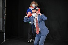 イワイガワ・岩井ジョニ男の「プリッツ・オン・ザ・眉毛」。