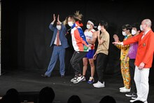 優勝が決まって跳びはねる永野。