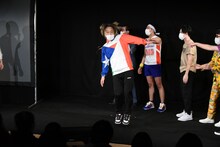 優勝が決まって跳びはねる永野。