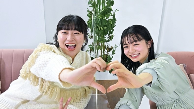 左から丸山礼、莉子。