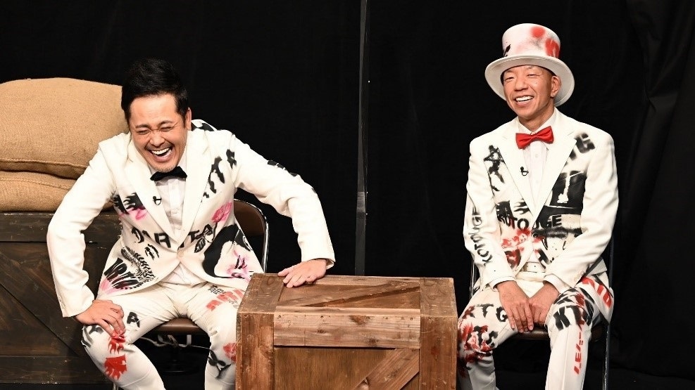 くりぃむしりゅー有田とバイきんぐ小峠。(c)TBS