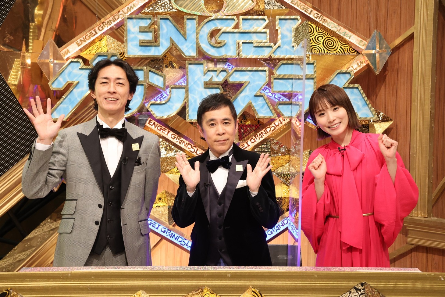 MC陣のナインティナインと松岡茉優（右）。(c)フジテレビ