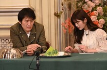 千原ジュニアと渋谷凪咲。(c)ABCテレビ