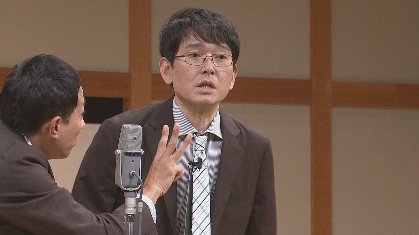 ナイツ土屋と塙（左）。