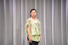 「変わることのない」様子を表現するとにかく明るい安村。