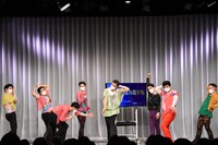 「タッチ」の“表現”に挑戦する一同。