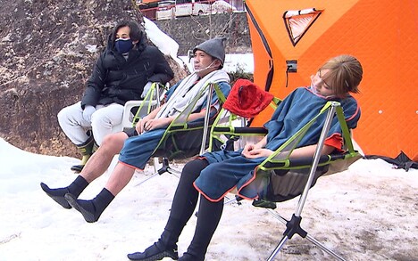 アルコ＆ピースと岡田結実（右）。(c)ミヤギテレビ