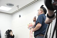 ブーケをキャッチしてしまった、既婚者のオッパショ石・広田。