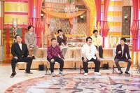 「ホンマでっか!?TV」にギャンブル好き芸能人として出演する（前列左から）MAX鈴木、ザ・マミィ酒井、空気階段・鈴木もぐら、ブラックマヨネーズ吉田、（後列左から）相席スタート山添、さくらまや、岡野陽一。(c)フジテレビ